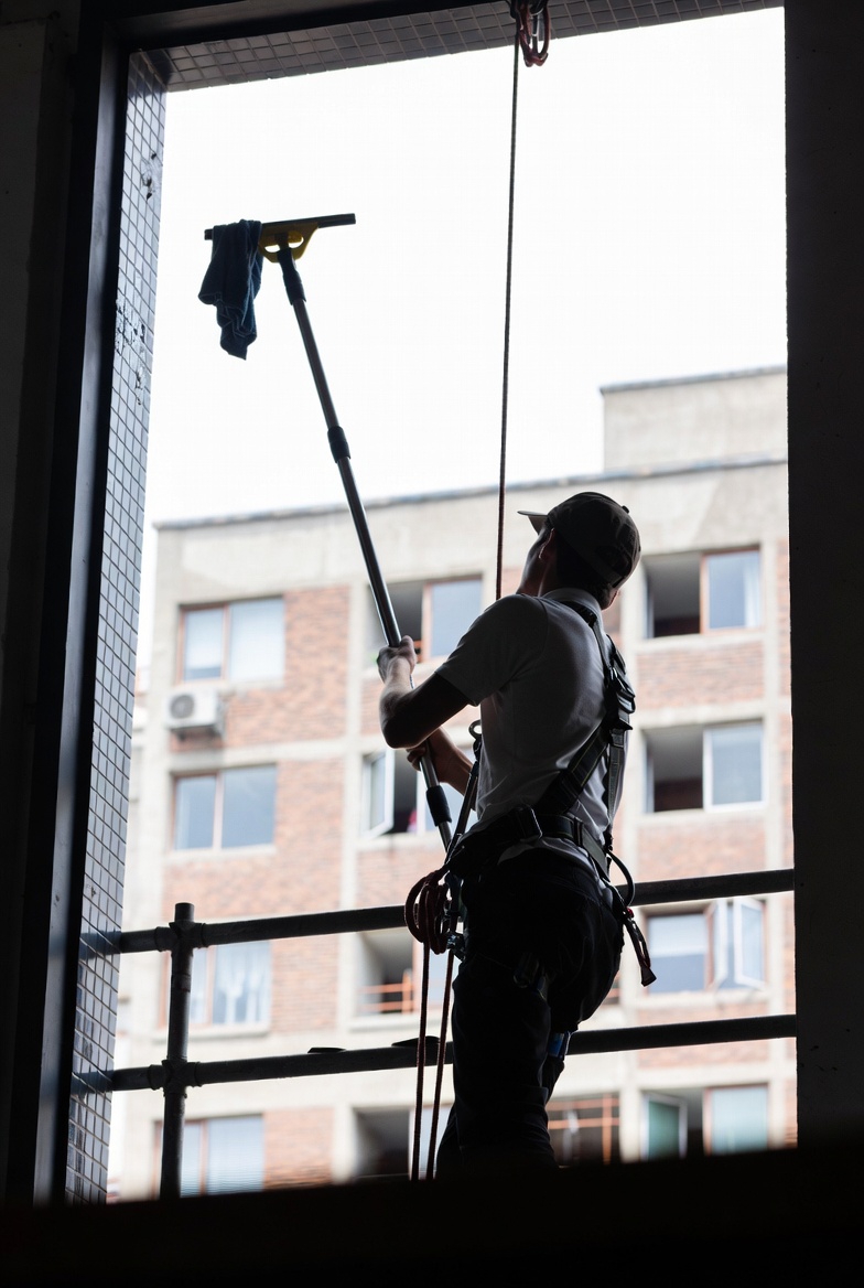 Safety Tips For Cleaning Windows On Upper Floors Cleaning Windows On Upper Floors