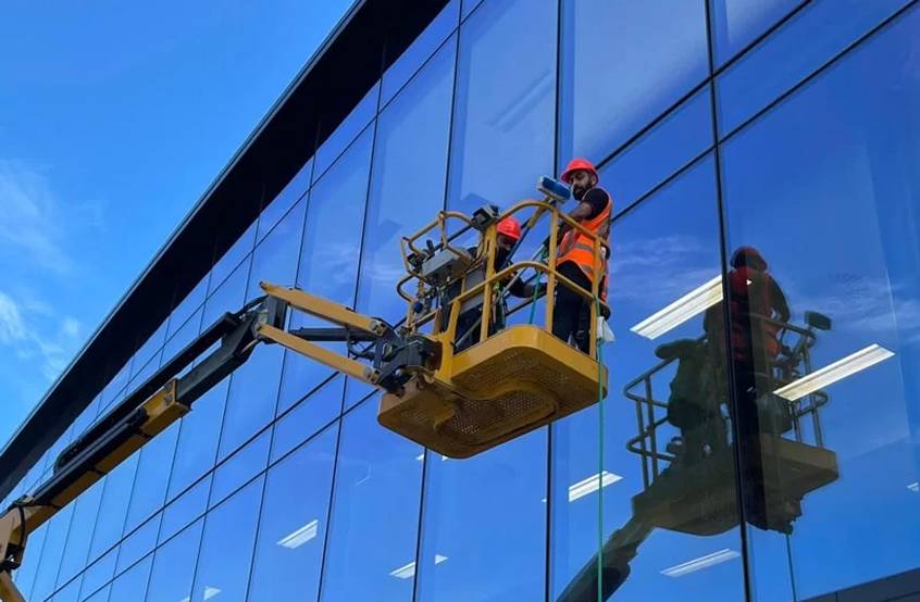 expert window cleaners at work