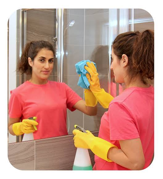 Deep bathroom cleaning before moving out